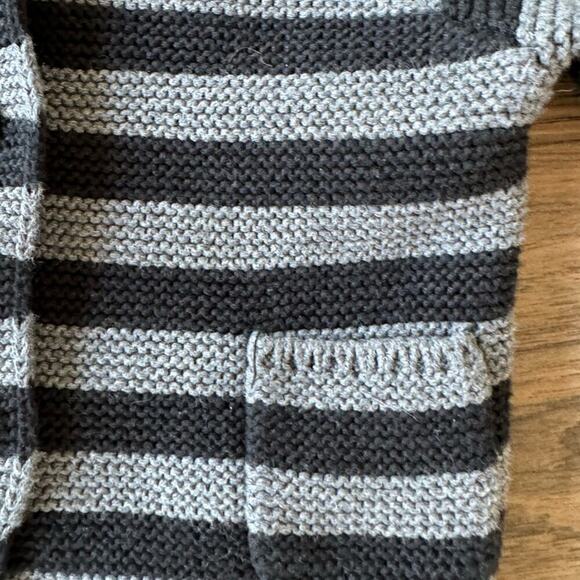 Baby Gap Disney Mickey Mouse sweater, 6-12 months - Picture 3 of 6